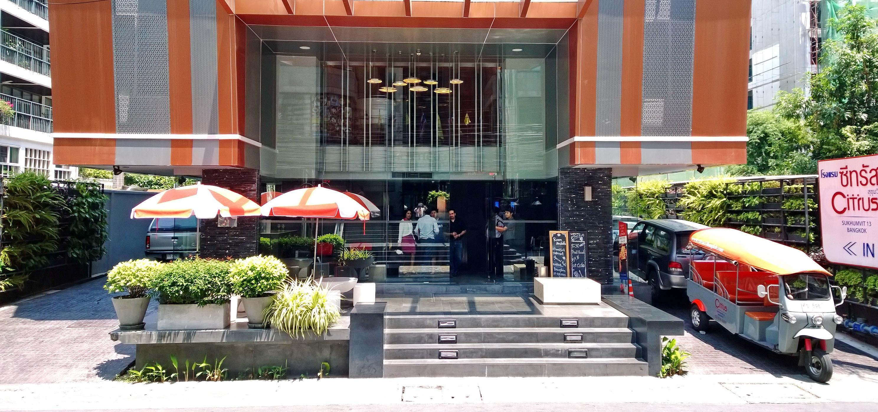康帕斯酒店集团素坤逸13巷娜娜柑橘酒店 曼谷 外观 照片
